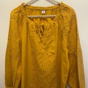 OldNavy long sleeve blouse w/ eyelid detail. SizeL